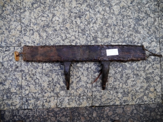 An extremelly rare (and spooky!) Nagaland head hunters belt made with light weight wood, plant fibre and hair. The faces, each one different, are terrifying... A very collectable piece of great ethnographic  ...