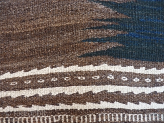 Beautiful Kamo area sofreh, woven with undyed goat´s wool and dyed sheep´s wool. A very artistic sofreh. 93x80 cms (k1212-611)             