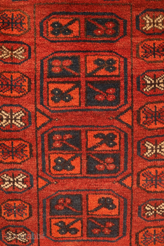 A very cute antique Ersari rug where the weaver has woven three and and half güls in the central field. Being a nomad, she designed the rug in her head and obviously  ...