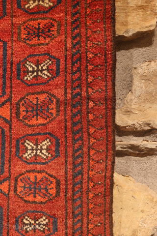 A very cute antique Ersari rug where the weaver has woven three and and half güls in the central field. Being a nomad, she designed the rug in her head and obviously  ...