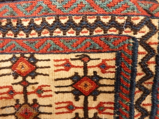 Superb extra finelly woven Bakhtiari chantah. Goat hair for the side cords and black weaving areas. Front and back are identical. Some staining and (badly) rewoven sides, otherwise, the front and back  ...