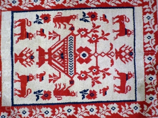 Alpujarran rugs were domestic items generally woven for personal use, a tradition that remained in Southern Spain (the muslims stayed for 800 years in Spain and left a strong cultural and social  ...