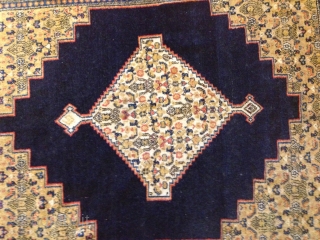 Antique persian Seneh rug
144cmx115cm
pazyryk antique                            