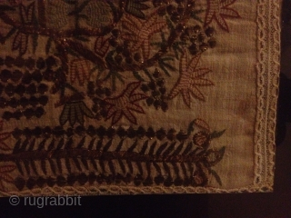 Antique textiel finely woven whit gold
54cmx43cm                           