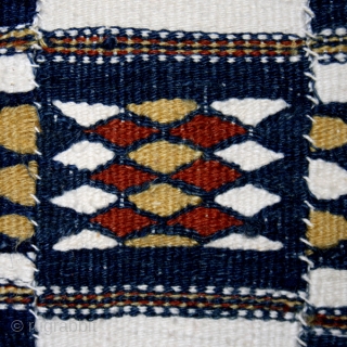 Ceremonial blanket's "Arkilla jeengo " fragment cod. 0346. Wool cotton and natural dyes. Fulani people. Mali. Second quarter 20th. century. Very good condition. Cm. 91 x 95 (3' x 3'2"). Ex Galerie  ...