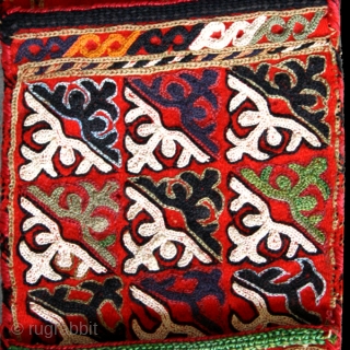 Embroidery cod. 0024.Silk embroidery on cotton. Turkmen people. Turkmenistan. Late 19th. century. Very good condition. Cm. 9 x 42 (4" x 1'4"). Backed with old ikat textile.      