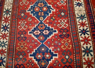 #1B558  Handmade antique Caucasian Kazak rug 3.11' x 6.1' ( 121cm x 186cm ) 1900.C                 