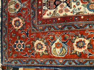 Semi- Antique persian carpet finely knotted in Zil-E-Sultan pattern with a bright ivory background. 3x2 meters.

Pull pile with some minor wear on the sides.  Highly decorative. 

     