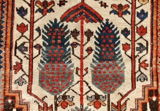 Bakhtiari with unique prayer rug design, 132 x 200 cm (4"4' x 6"7').

White background, new fringes, great condition.               