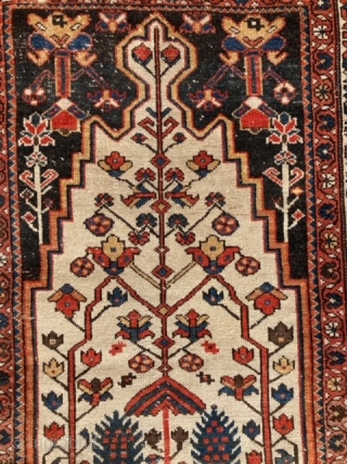 Bakhtiari with unique prayer rug design, 132 x 200 cm (4"4' x 6"7').

White background, new fringes, great condition.               