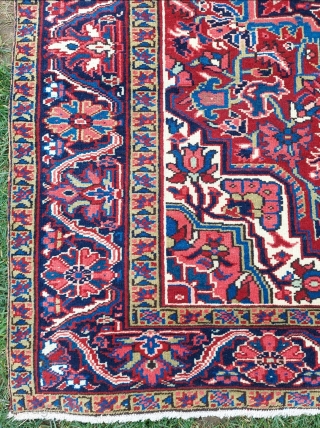 19th.Century Persian Heriz Rug size: 142 x 195 cm                        