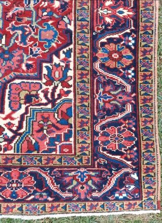 19th.Century Persian Heriz Rug size: 142 x 195 cm                        