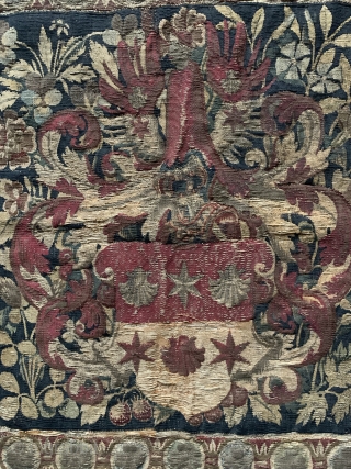 Small European heraldic tapestry square, 16th / 17th century, 50x50cm.                       