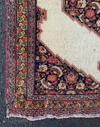 High quality Senneh poshti. 19th century. 78x68cm. Edge west and a slit to the field but palate thin weave. Priced accordingly.            