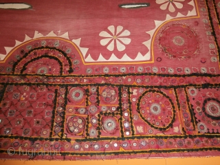Old Camel saddle cover -Rajasthan,India
Cotton ,mirrors,silver threads
size : cm. 200*250

                       