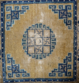 finely woven ningxia square. velvety pile, very nice yellow-blue balance. china. late 18th c. 65x 68cm.                 