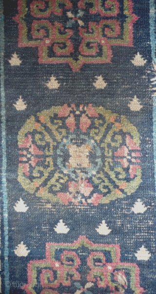 interesting old design on this early 19th c tibetan khaden, nice weave and colors.some condition problems, but easy restorable if needed.
tibet, early 19 century. 120x 68cm       