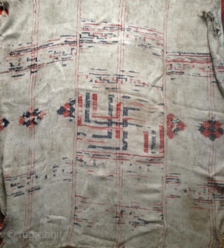 bhutan  blanket of good age are quite rare . 3 stripes cotton plainweave with woolen extra weft. possibly 18th century. quite worn but still giving a nice strong image. nice document  ...