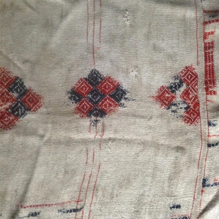 bhutan  blanket of good age are quite rare . 3 stripes cotton plainweave with woolen extra weft. possibly 18th century. quite worn but still giving a nice strong image. nice document  ...