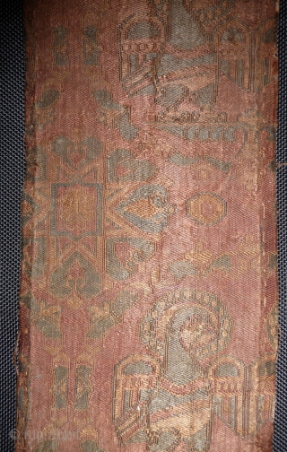 early middle age (circa 7-8th c) silk samite fragment. 2 half pearlless roundels with holy birds and eight pointed star secondary element. this fragment is in good stable state of conservation with  ...