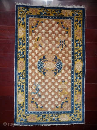 very finely woven ningxia small rug . very good condtion, colors and wool. china. first half 19th c. 104x 62cm             