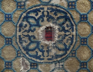 a rare early ningxia square with a bold powerfull design. interesting goli-guli center and attrative meander border, an esthetic usually seen on central asian rugs.. 63x 67cm      