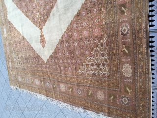 Haji Jalili antique tabriz. Size is 4 x 3 m. 
In very good condition.                   