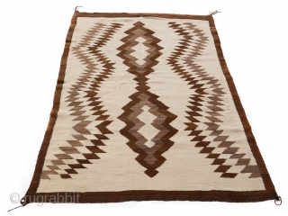 Late 19th or early 20th century Two Grey Hills Native American Navajo throw (possibly a transitional period artifact) in a very good condition. Size: 65” X 45” 165x114cm)
Price $1000 usd Free shipping  ...