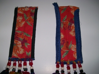 Pair of Kirghizistan igsalik (spoon bag).
Second quarter 20th c. 27 x 11.5 cm bag, 65 cm overall lenght.
One tassel lacks, a bargain price for this.        