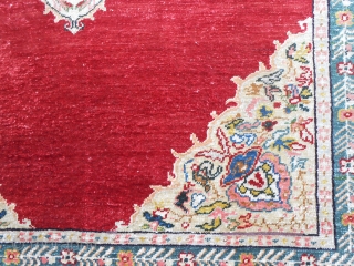 Beautiful red field silk Herekè. First half XX c., cm 160 x 120.
Thanks for watching!                  