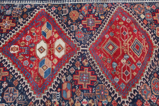 One of a Kind Earl 20th Century Collectore Kaskay Rugs.
Feel free to ask any question n your mind.               