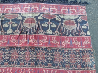 Oude Ikat Textiel Indonesië.very mooie kleur en Goede codition.
size;255x172 cm                       