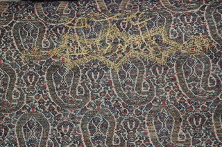 Very rare Persian shawl, very fine embroidery, few holes as seen on the pictures, the size is about 170/120cm, signed piece            