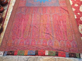 Rare Indian shawl in great condition, hand embroidered pieced shawl, 
More than 2 meters long, rare double color center 

Tree of life designs, fresh colors, fine embroidery      