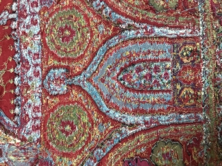 Exceptional Indian shawl, kani embroidery, 19ty century in very good condition apart few small holes in the center, around 3 meters long, beautiful fresh colors and very fine embroidery    