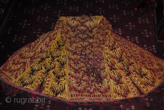 Beautiful 19th CENTURY Yellow Chirpy Chyrpy, Vry fine embroidery,The pic has aged The condition isngreat, its a complete Piece but in some areas the yllow based is used... PLease check the pictures.

Very  ...