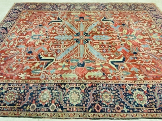 Antique Heriz Carpet size 270x360 cm excellent colors!
Some slight wear!
                       