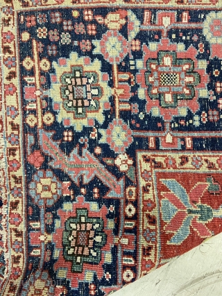 Antique Heriz Carpet size 270x360 cm excellent colors!
Some slight wear!
                       