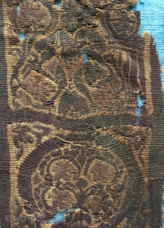 Coptic tapestry weave fragment from Egypt, ca.6th century.
I am not quite sure the iconography of this period, but it seems that it represent woman or goddess.
Some colours remain but not very clear  ...