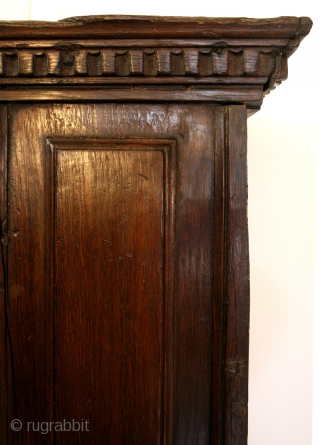 Early 1600's, Dutch cabinet, oak. 
High 173 Cm. 
Wide 103 Cm
Deep 46 Cm. 

Minor restaurations. 
                 