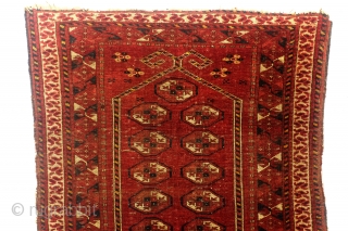 litle prayer rug for a child.
End 19th century. 
105 x 88 cm. 3.5 ft x 3 ft. 
Beshir, Abu Daria Area, Turkmenia. 
Wool on wool. 
Mihrab with ram's horn. 

   