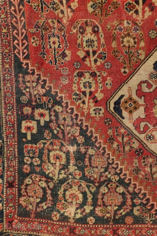 Highly collectable Qashqai, 1860 - 1880. 
200 x 120 cm. 
Beautifully worn, in places worn through, refined knotted, all natural colors te red from Cochenille. 64 knots per Cm.    