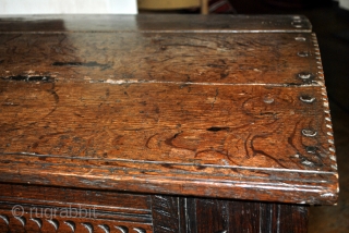 'Bahut', French for this kind of chest, 17th century. 
Oak with a beautifull patine 100% original. 
size 136 Cm. wide, 83 Cm. high and 63 Cm. deep. 

Comes in a box, USA  ...