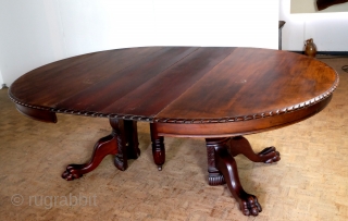 Large coulissen table. 
From Farley Hause ( USA) used in the Civil War by General John Sedgwick. 
With a richly decorated foot ending in four claw feet.
Bronze wheels under the legs.
The round  ...