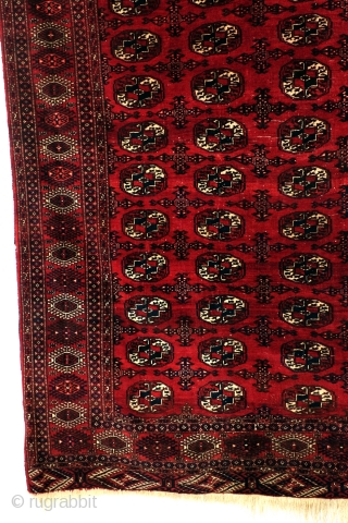 Ersari Tekke Turkmen, 275 x 203 Cm. 9.1 feet x 6.7 feet.
Dyrnak guls in the headings, Tekke guls in the main field with seconary Tchemsche guls. 
Great abrash. Good condition. No bleeding.  ...