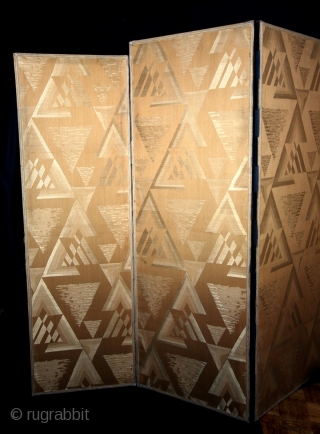 Fine ART DECO room devider, 1920, gold brocade. 
High 150 and 145 Cm. 
Panels wide 45 and 50 Cm. 
minimal damage, see last pix. 

Now on auction: https://veiling.catawiki.nl/veiling/favorites     