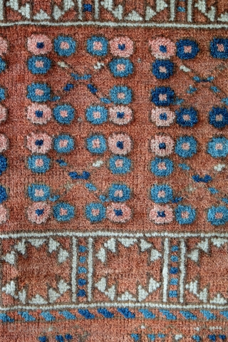 Turkoman Hatchlou, Engsi, antique. 
200 x 133 Cm's. 6ft.8"x 53"
Natural colors, not washed.                    