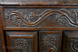 French chest, dated 1606, beatifull dark patine on oak. 
also called coffre of Bahut. 
Fabulous carving with vines. 
Later floor. 
Size; long 125 cm ( 50 inch) high 70 cm 9 28  ...