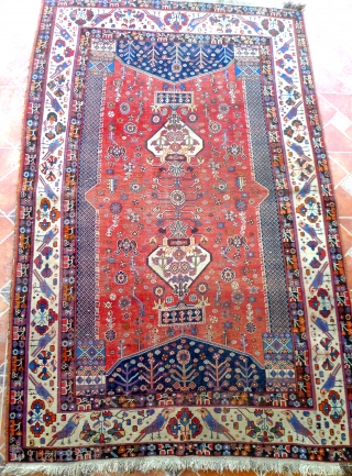 Qashqai Kashkuli carpet, 270 cm x 175 cm. The design with two opposing vases, flanked by columns, Atractive white ground border with bird motifs. Overall low pile. $395 plus 75 P&P, insured 