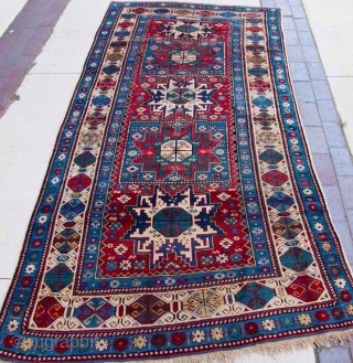 Dynamic Kuba rug with a "Lesghi" star design. 8" x 4". 
Very good colours and condition (but could use a bit of a stretch). Dated: "1281" (1857)?. Price: Please ask.   